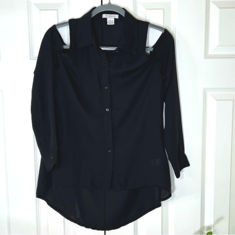 GLAMOROUS black cold shoulder blouse. Size: small